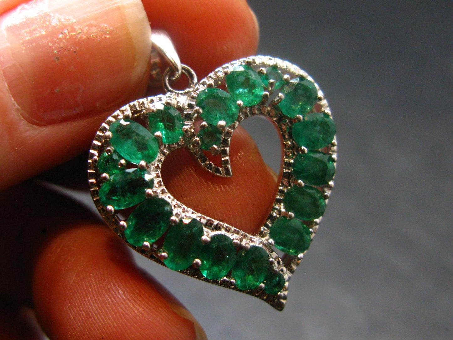 Emerald Silver Pendant 2.98 Carats Total Weight Of Stoned From Colombia - 0.84 Carats