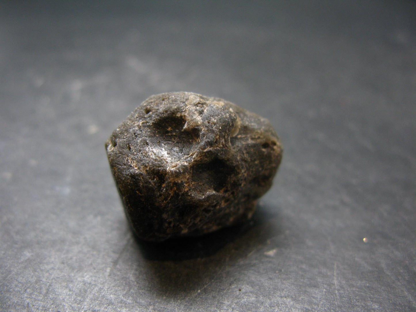 Meteor Splash Glass!! Fabulous Asymmetrical Rare Darwin Glass Tektite Pleistocene Piece From Australia - 0.9"