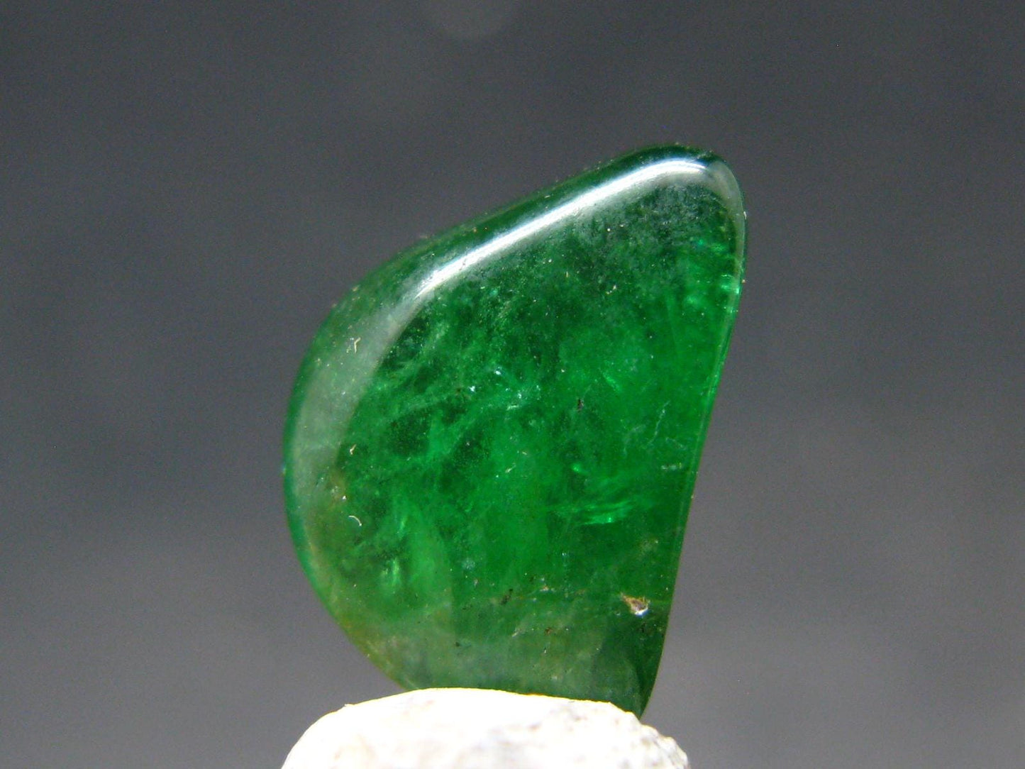 Gem Tsavorite Tsavolite Garnet Tumbled Stone from Tanzania - 3.31 Carats - 0.5"
