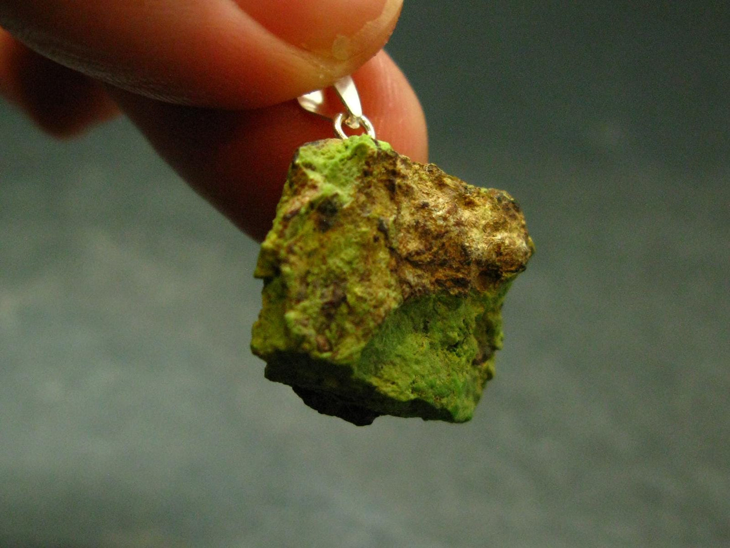Gaspeite Silver Pendant From Australia - 0.9" - 4.39 Grams