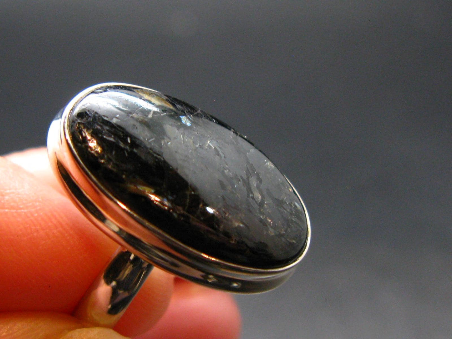 Real!! Very Rare Nuumite Nuummite Sterling Silver Ring from Greenland - 6.07 Grams - Size 7