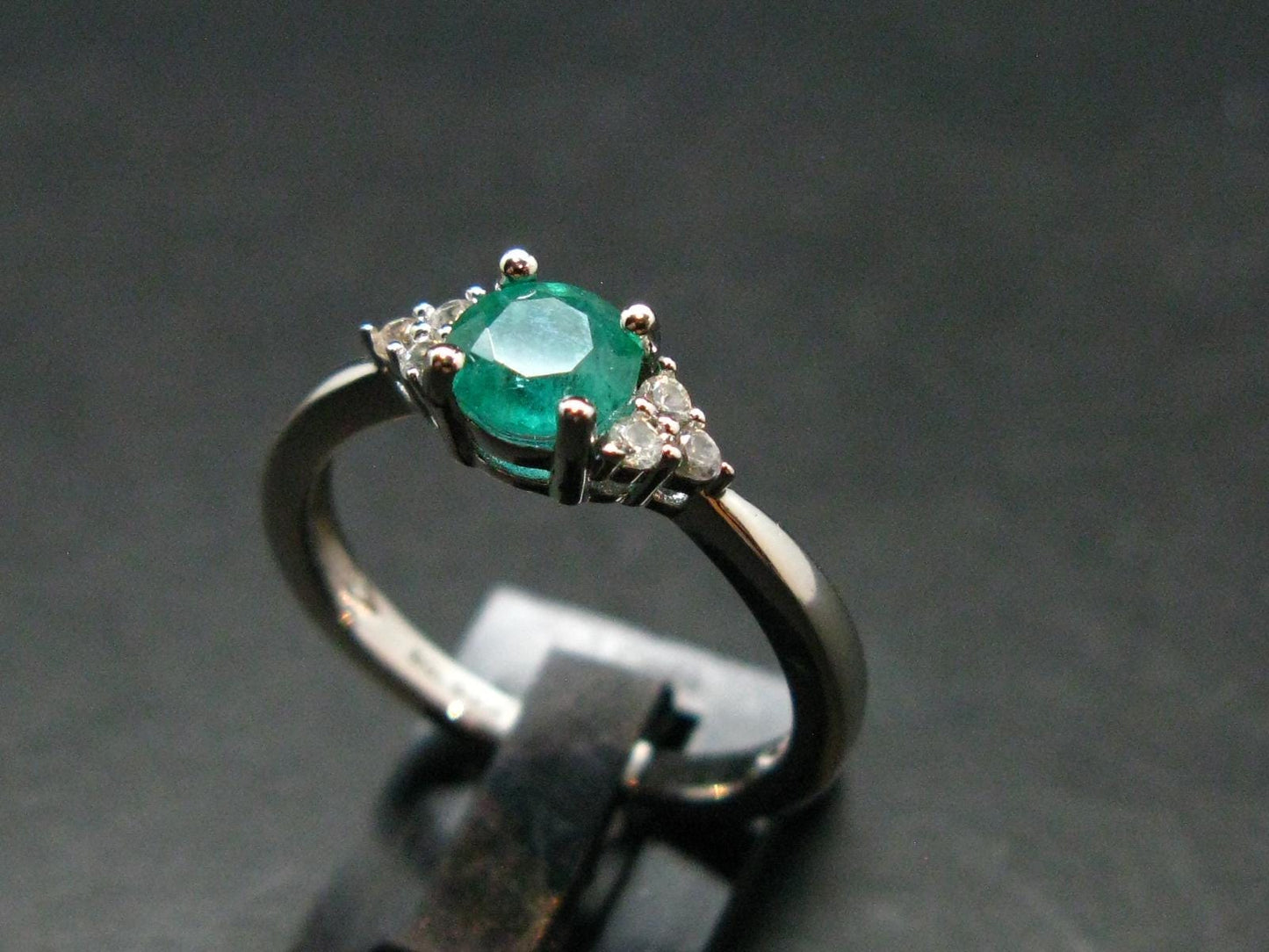 Emerald Crystal Silver Ring from Colombia - 0.65 carats - Size 7