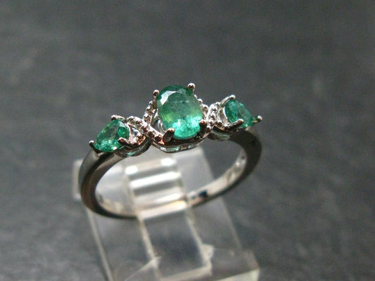 Emerald Faceted Silver Ring from Colombia - 1.96 Grams Total - Size 6