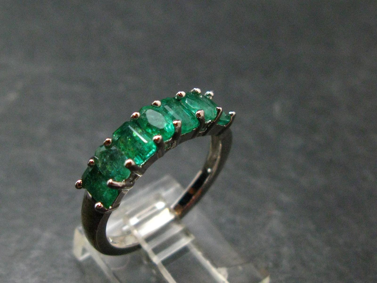 Emerald Faceted Silver Ring from Colombia - 3.42 Grams Total - Size 8
