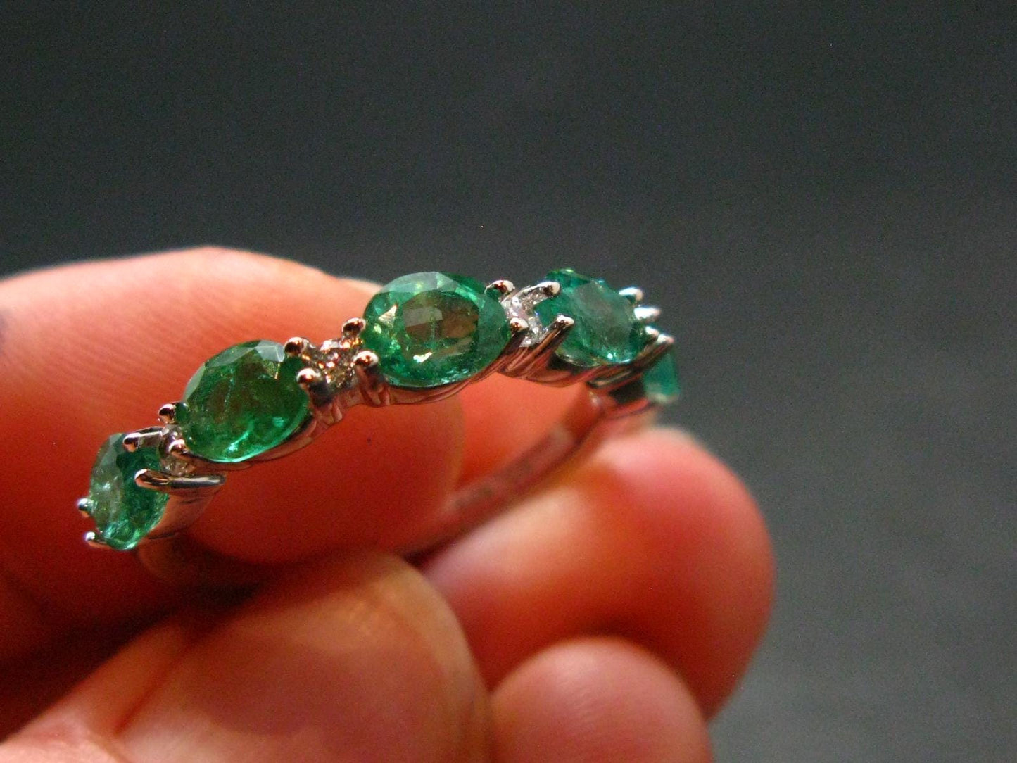 Emerald Faceted Silver Ring from Colombia - 2.52 Grams Total - Size 7.25