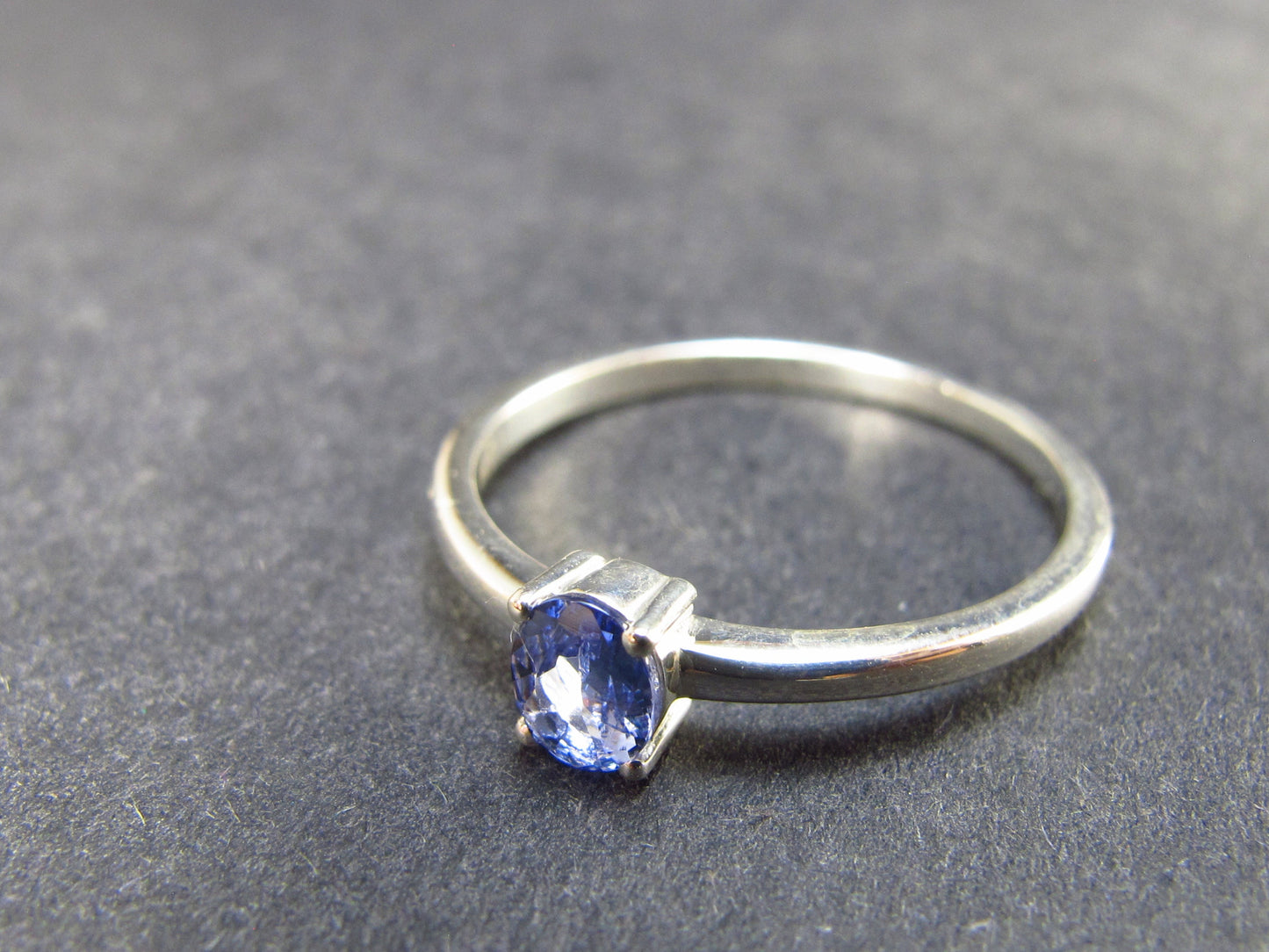 Natural Oval Shaped Blue Tanzanite (Zoisite) Crystal Sterling Silver Ring From Tanzania - 1.43 Grams - Size 8.25