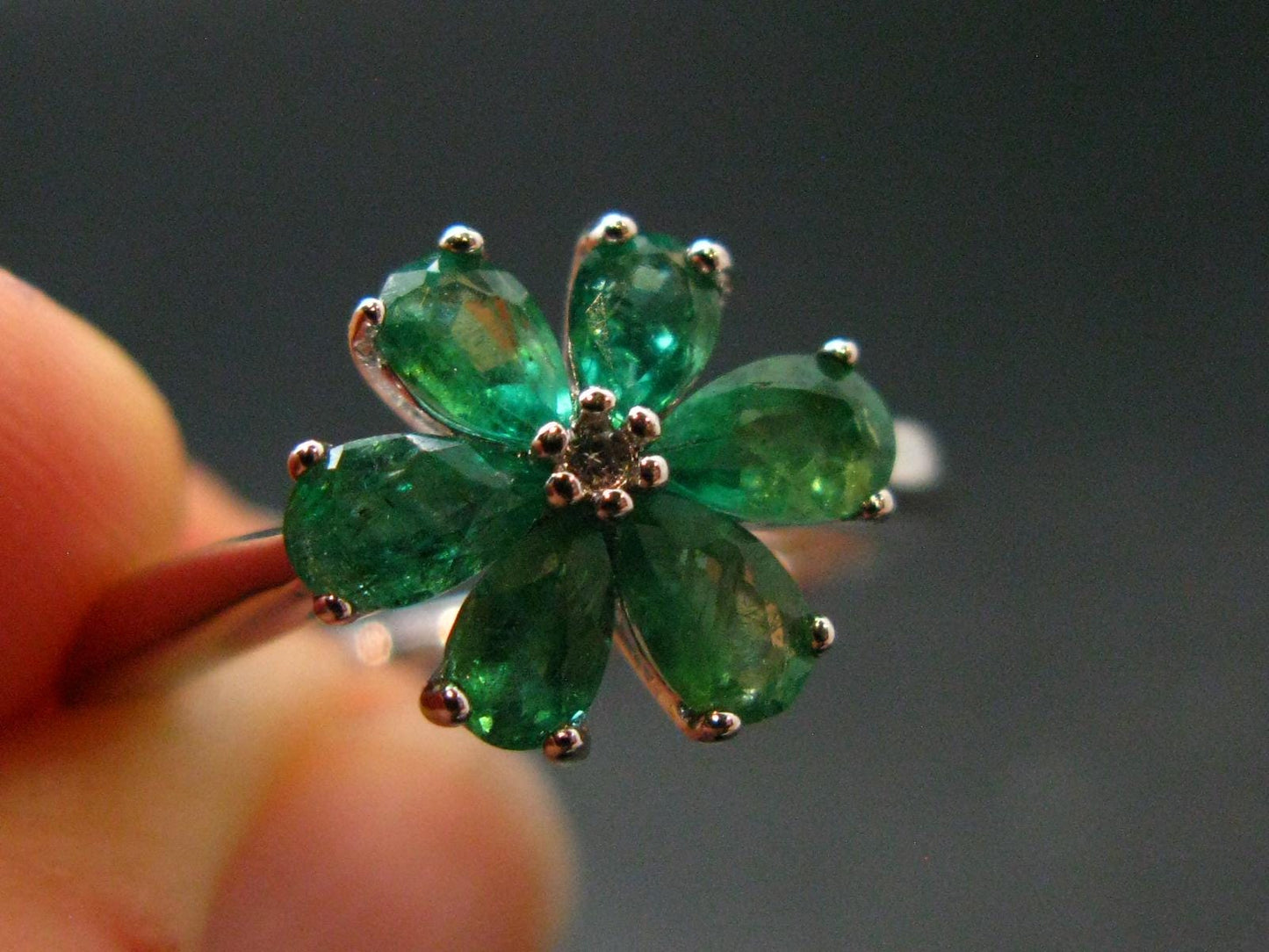 Emerald Faceted Silver Ring from Colombia - 2.70 Grams Total - Size 7