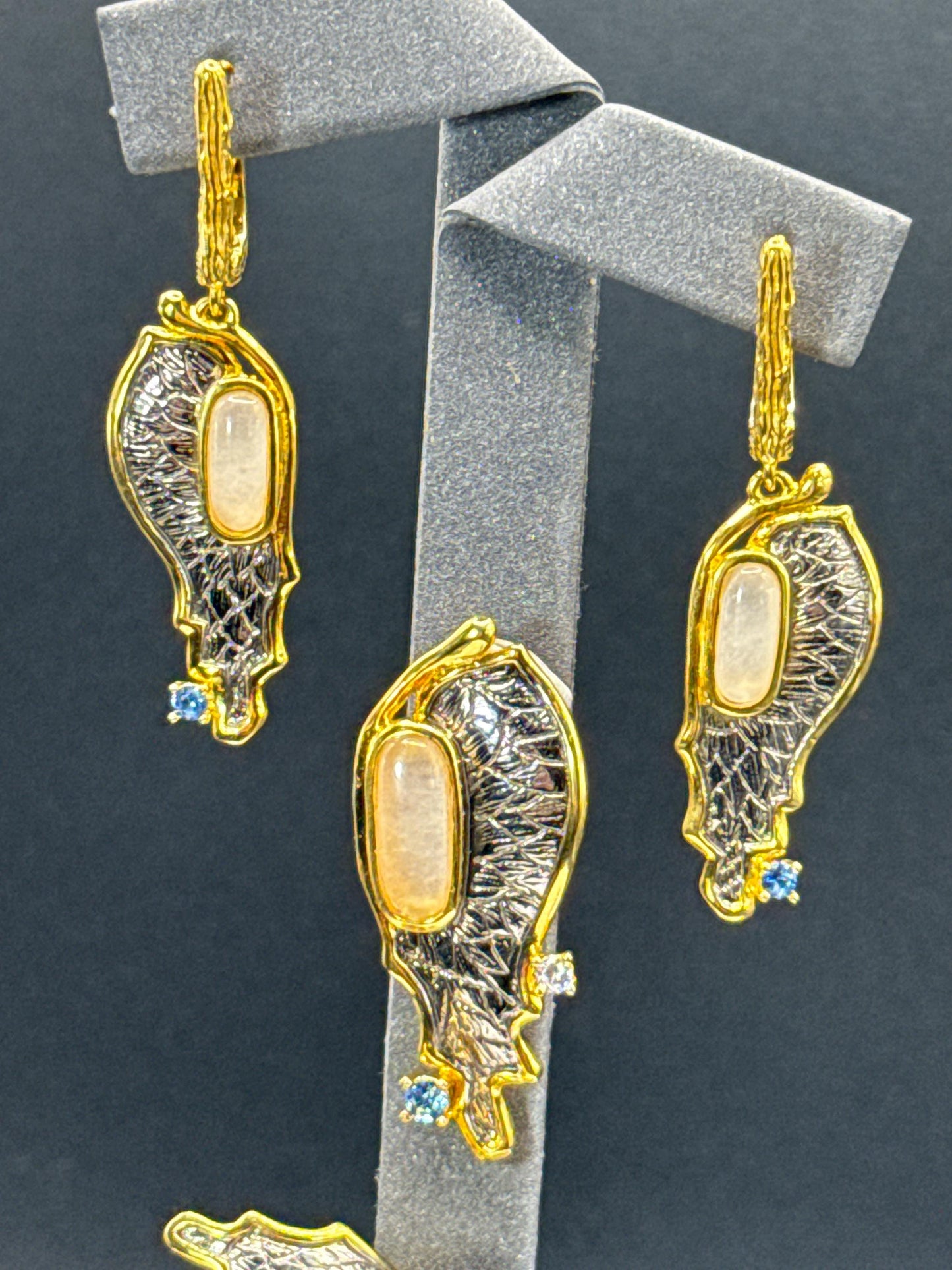 Elegant White Stone Jewelry Set – Pendant • Ring • Earrings