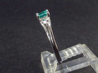 Emerald & Diamond 10k White Gold Ring - 1.55 Grams - Size 6.5